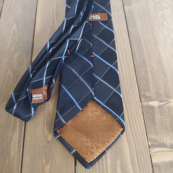 Michael Kors Navy Striped 100% Silk Tie - Picture 7 of 7